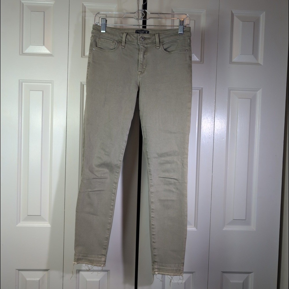 Abercrombie & Fitch Harper Super Skinny Jeans Olive Green Raw Hem 26/2S 26S
